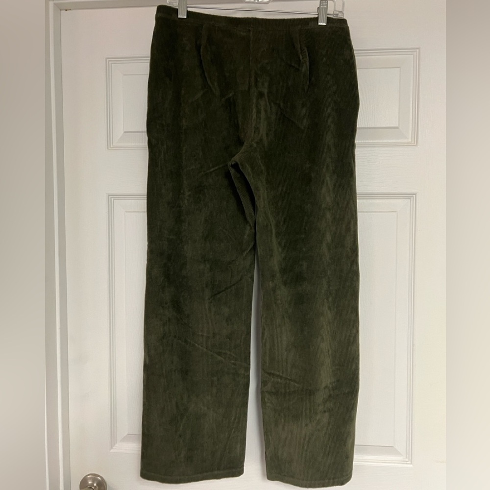 L.L. Bean Women's Dark Green Straight Leg Corduroy Pants Size: Petite Medium - Picture 2 of 9